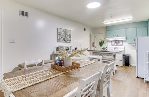 Garden City House | Garden City Home w/Screened Porch: Near Savannah!