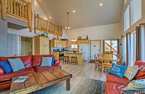 Harbor Village House | Garden City Lake House Hot Tub and Views!