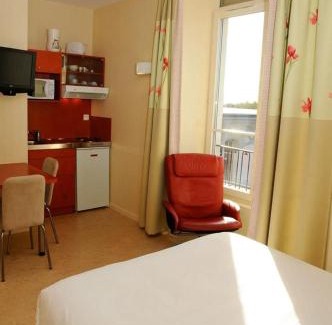 Luxeuil-les-Bains Apartment | Garden & City Luxeuil Ex Le Métropole et Les Thermes
