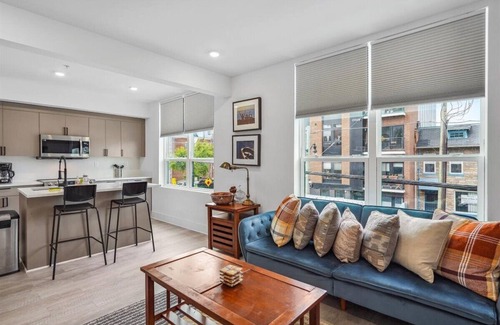 Northeast Bed & Breakfast | Garden & City Skyline View Home in Brookland!