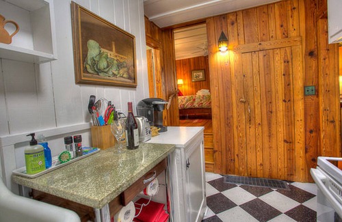 Laurel Park Cottage | Garden Cottage, 1940's Updated Vacation Cottage, Awesome Carolina Room!