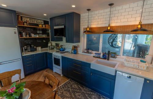 Saanich East House | Garden Cottage and Bunkie at Horner Park