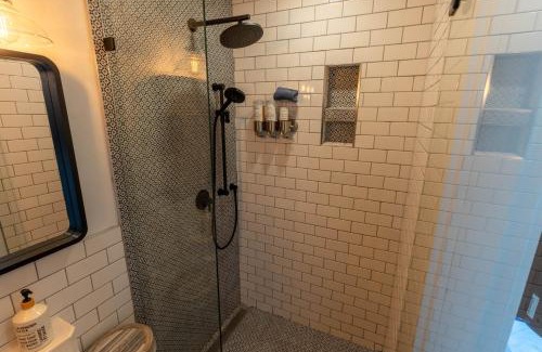 Saanich East House | Garden Cottage and Bunkie at Horner Park