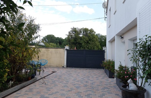 Isles-sur-Suippe Apartment | Garden cottage 15 minutes from Reims.