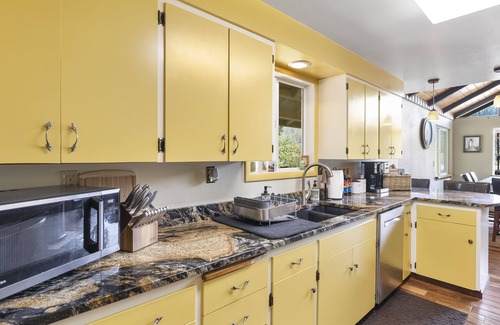 Newport House | Garden Cottage Getaway on the Pend Oreille River! Pet-Friendly! Close to Skiing!