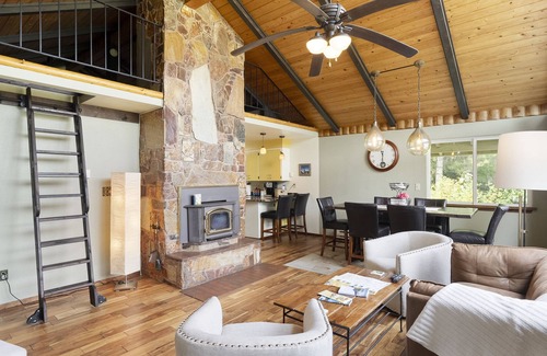 Newport House | Garden Cottage Getaway on the Pend Oreille River! Pet-Friendly! Close to Skiing!