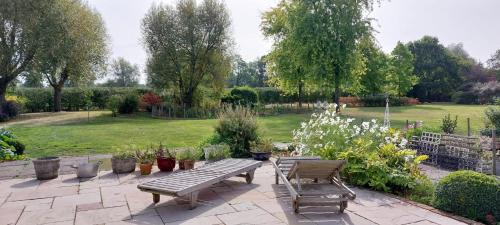 Abbess Roding House | Garden Cottage in heart of Kent
