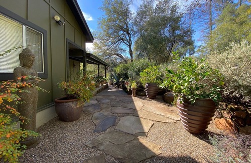 Deer Park Cottage | GARDEN COTTAGE OVERLOOKING VINEYARDS AND FOREST