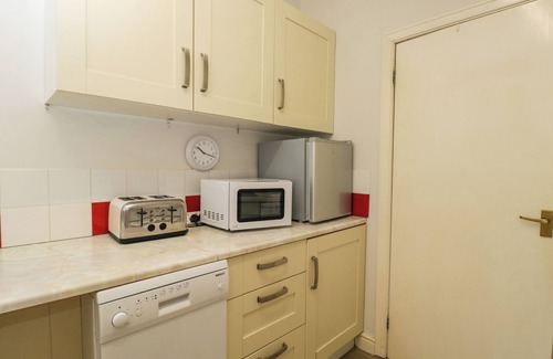 Acton Turville Cottage | GARDEN COTTAGE, pet friendly, with a garden in Acton Turville