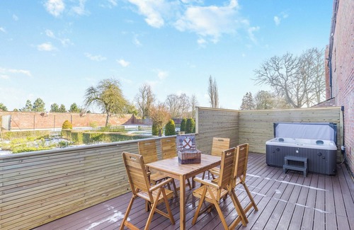 Northwich Cottage | Garden Cottage - UK45498