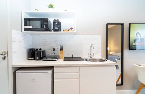 Childs Hill Apartment | Garden Deluxe Studio
