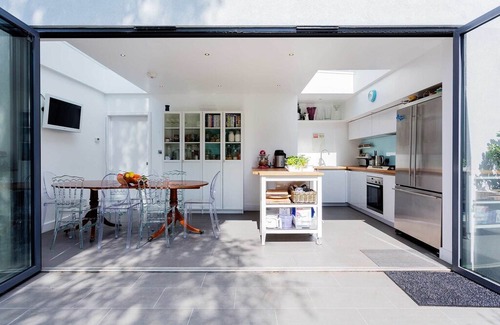 Queen's Park Apartment | Garden Deluxe. - Three Bedroom Apartment, Sleeps 6