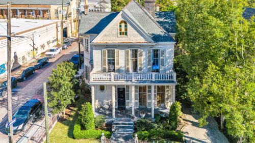 Lower Garden District House | Garden District Historic Home Near Wwii Museum