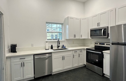 East Riverside House | Garden District Hive in New Orleans with AC, WiFi