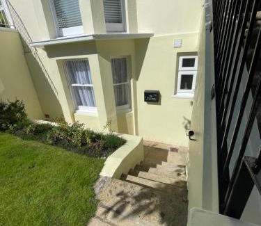 Eastbourne Apartment | Garden flat in 'Little Chelsea'
