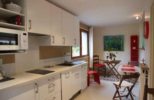 La Foret-Fouesnant Cottage | GARDEN FLOOR class 3* in park. Seaside.2 pers