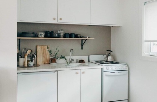 Silver Lake House | Garden Guest House in a peaceful neighborhood