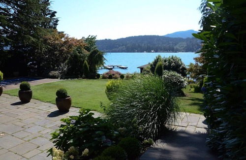 Bellingham House | Garden Guesthouse at Lakefront Manor