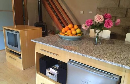 Cambewarra House | Garden Hill Spa Retreat: Beautiful Sandstone Cottage: Swimming pool/Tennis court