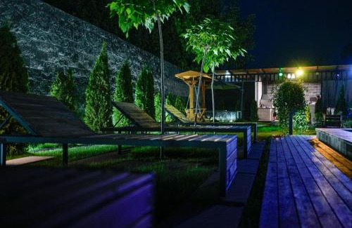 Garni Villa | Garden Hills