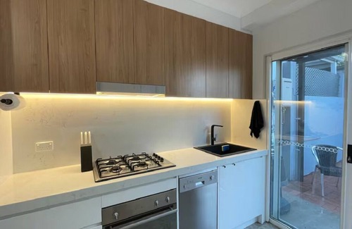 Ultimo House | Garden House 2BE2.5BA Near CBD n ICC by Palm&Vine