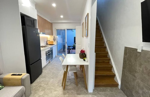 Ultimo House | Garden House 2BE2.5BA Near CBD n ICC by Palm&Vine