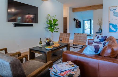 Templeton House | Garden House at Oak & Vine