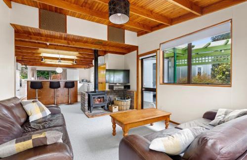 Tirohanga House | Garden House