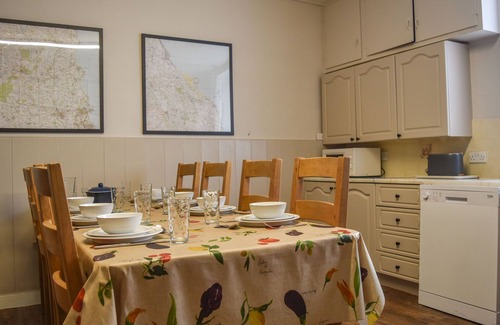 Lesbury Cottage | GARDEN HOUSE, pet friendly, with a garden in Alnmouth