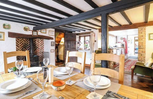 Northwold House | GARDEN HOUSE, pet friendly, character holiday cottage in Northwold