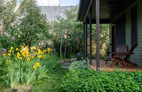 Livingston House | Garden House