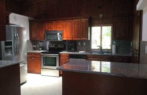 Pinecrest House | Garden in Beautiful Pinecrest
