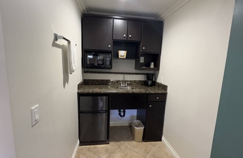 Glendora Hotel | Garden Inn & Suites