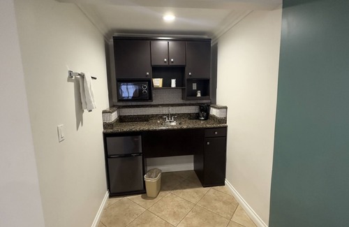 Glendora Hotel | Garden Inn & Suites