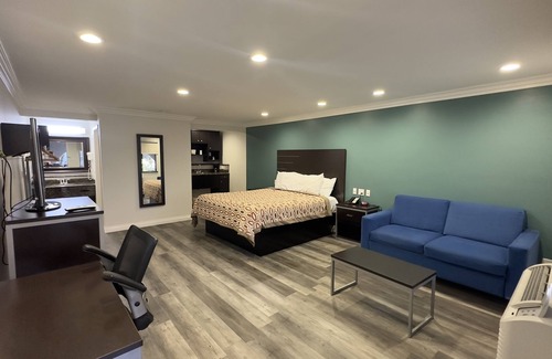 Glendora Hotel | Garden Inn & Suites