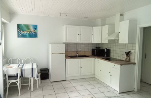Les Estagnots Apartment | Garden level apartment, for 5 persons, beach et lake 5 min away, great amenities