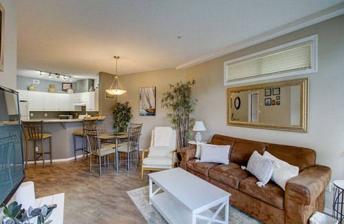 Central Okanagan Condo | Garden level getaway at Discovery Bay