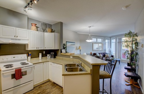 Central Okanagan Condo | Garden level getaway at Discovery Bay