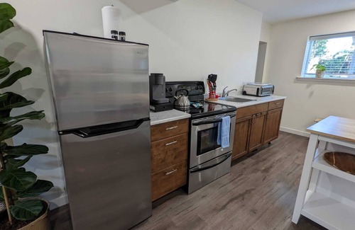 Colwood House | Garden-Level Suite in Quiet Colwood Neighbourhood