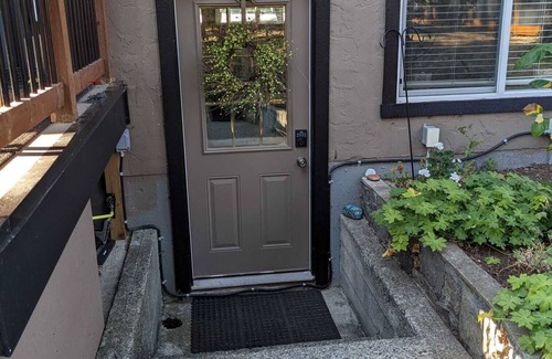 Colwood House | Garden-Level Suite in Quiet Colwood Neighbourhood
