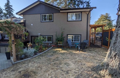 Colwood House | Garden-Level Suite in Quiet Colwood Neighbourhood