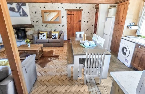 Bradford-on-Avon Apartment | Garden Lodge with Countryside Views