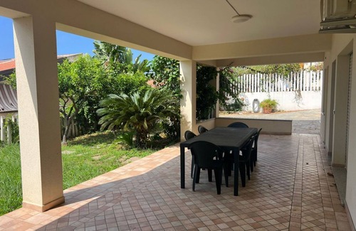 Pizzo Apartment | Garden near the beach (PIEDIGROTTA GARDEN)