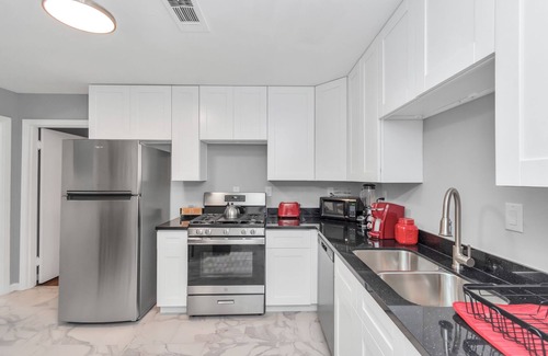 Garden Oaks House | Garden Oaks Cottage - Central and Family-Friendly