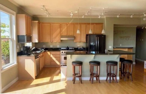 Fairhaven Apartment | Garden Oasis
