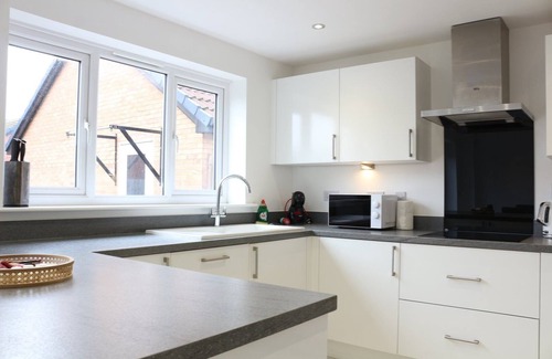 Llanwern House | Garden | Parking | 4BR