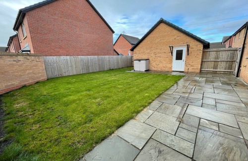 Llanwern House | Garden | Parking | 4BR