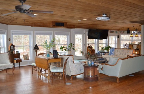 Dadeville Bed & Breakfast | Garden Room in Paradise Bed and Breakfast on Lake Martin