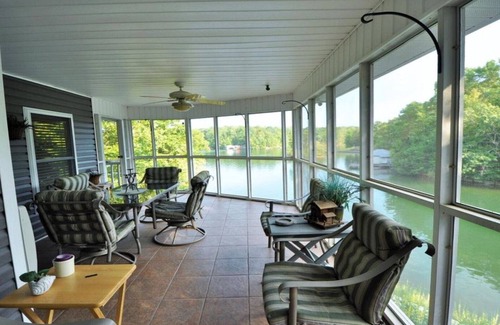 Dadeville Bed & Breakfast | Garden Room in Paradise Bed and Breakfast on Lake Martin