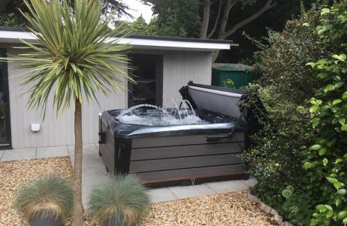 Netley Apartment | Garden Studio & Hot Tub